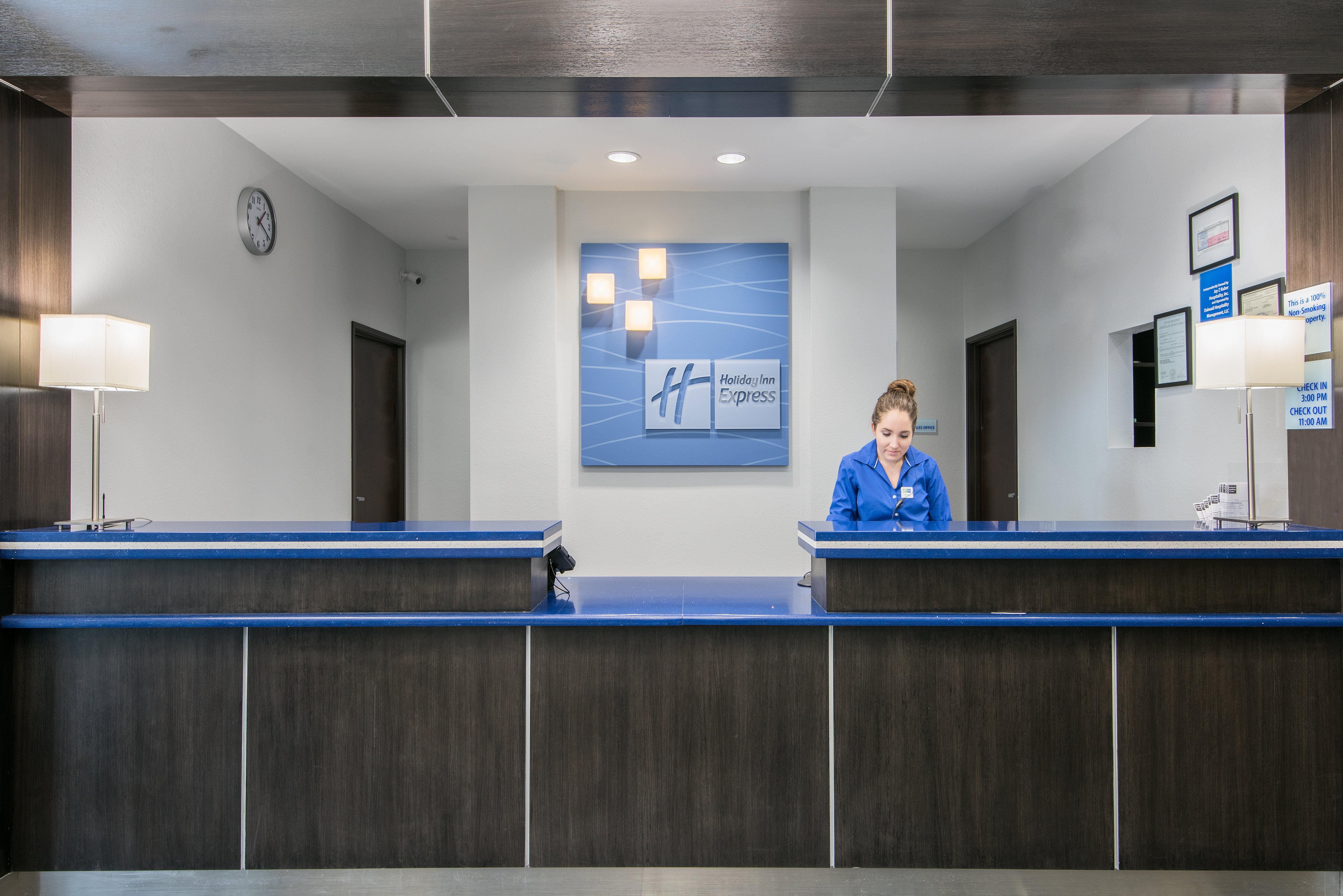 Holiday Inn Express And Suites Houston North - Iah Area By Ihg Exterior foto