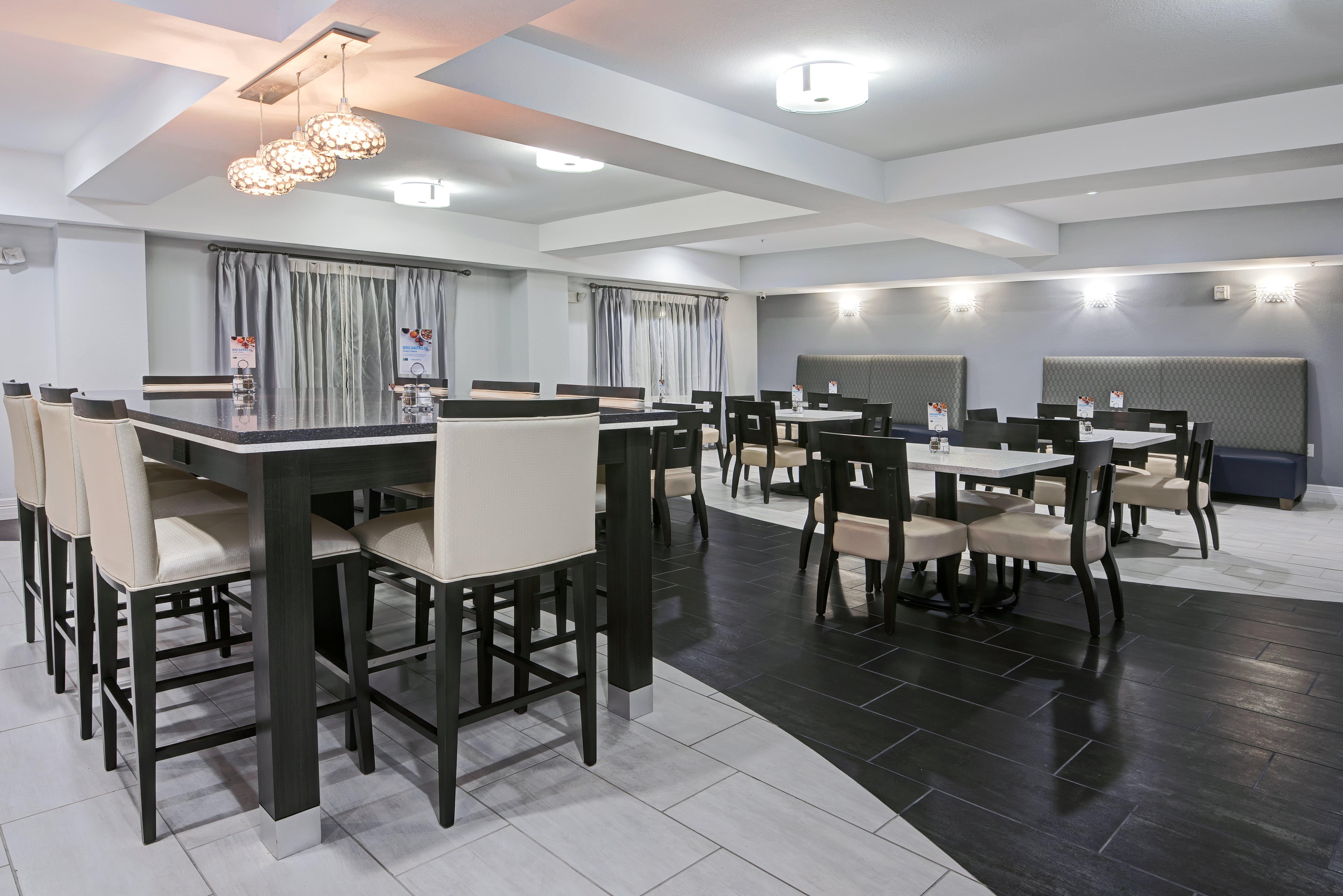 Holiday Inn Express And Suites Houston North - Iah Area By Ihg Exterior foto