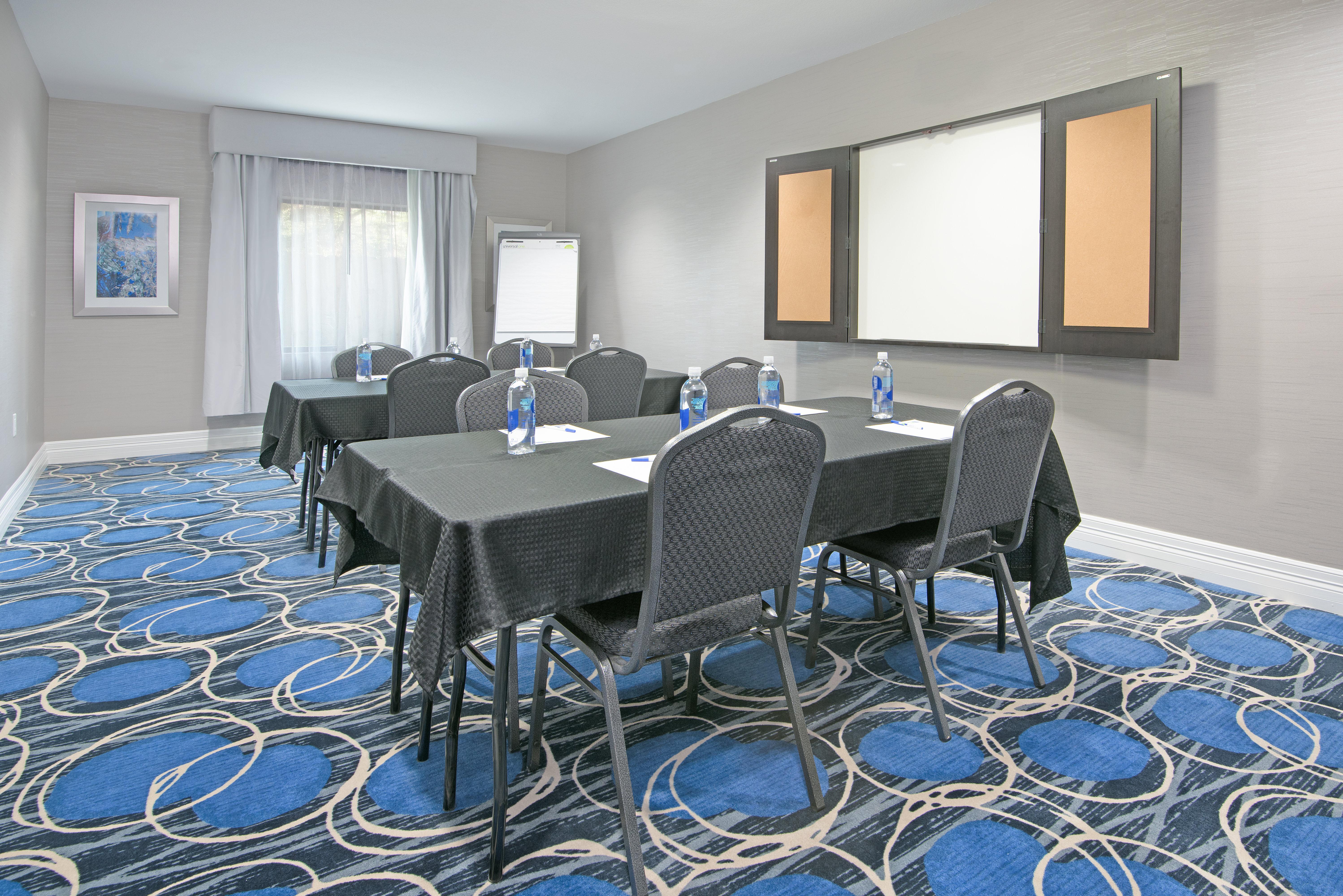 Holiday Inn Express And Suites Houston North - Iah Area By Ihg Exterior foto