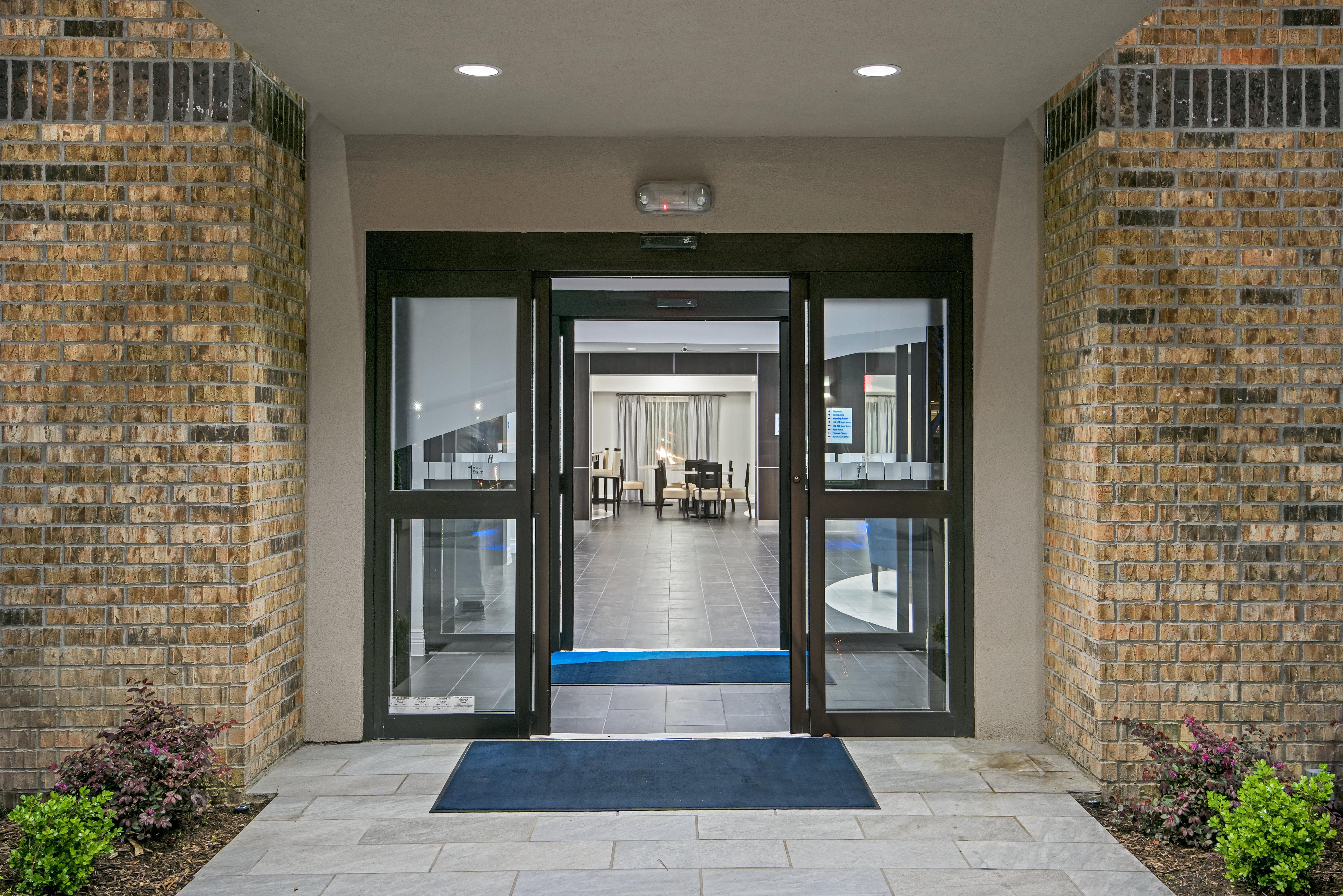 Holiday Inn Express And Suites Houston North - Iah Area By Ihg Exterior foto