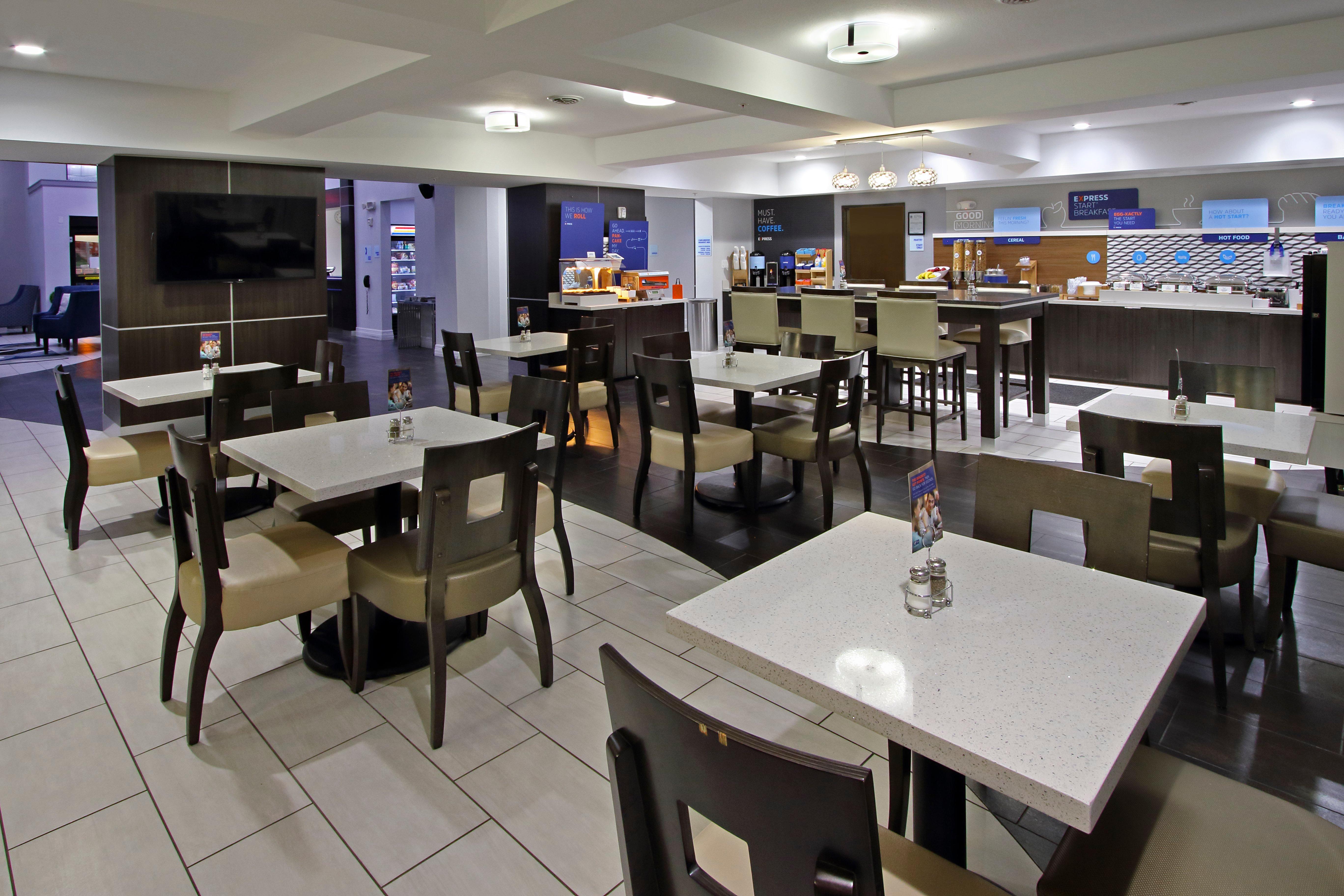 Holiday Inn Express And Suites Houston North - Iah Area By Ihg Exterior foto
