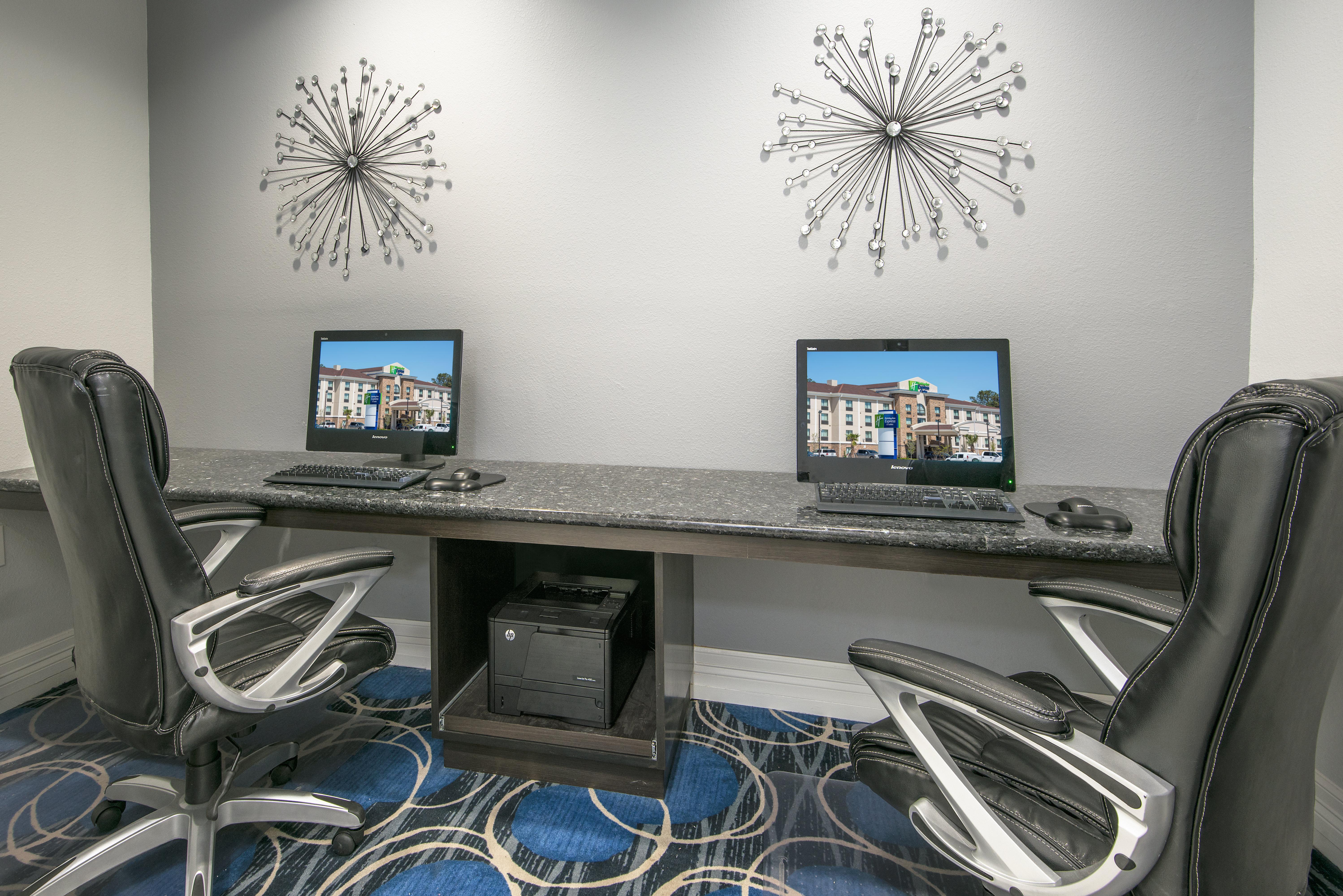 Holiday Inn Express And Suites Houston North - Iah Area By Ihg Exterior foto