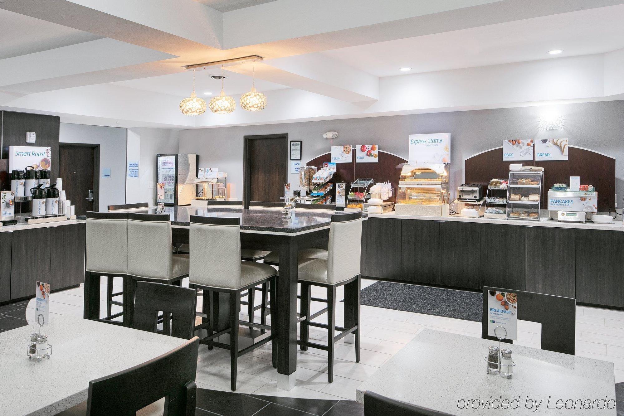 Holiday Inn Express And Suites Houston North - Iah Area By Ihg Exterior foto