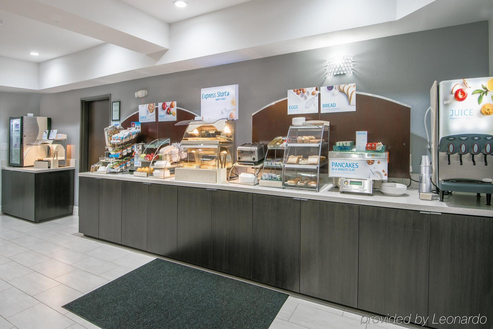 Holiday Inn Express And Suites Houston North - Iah Area By Ihg Exterior foto