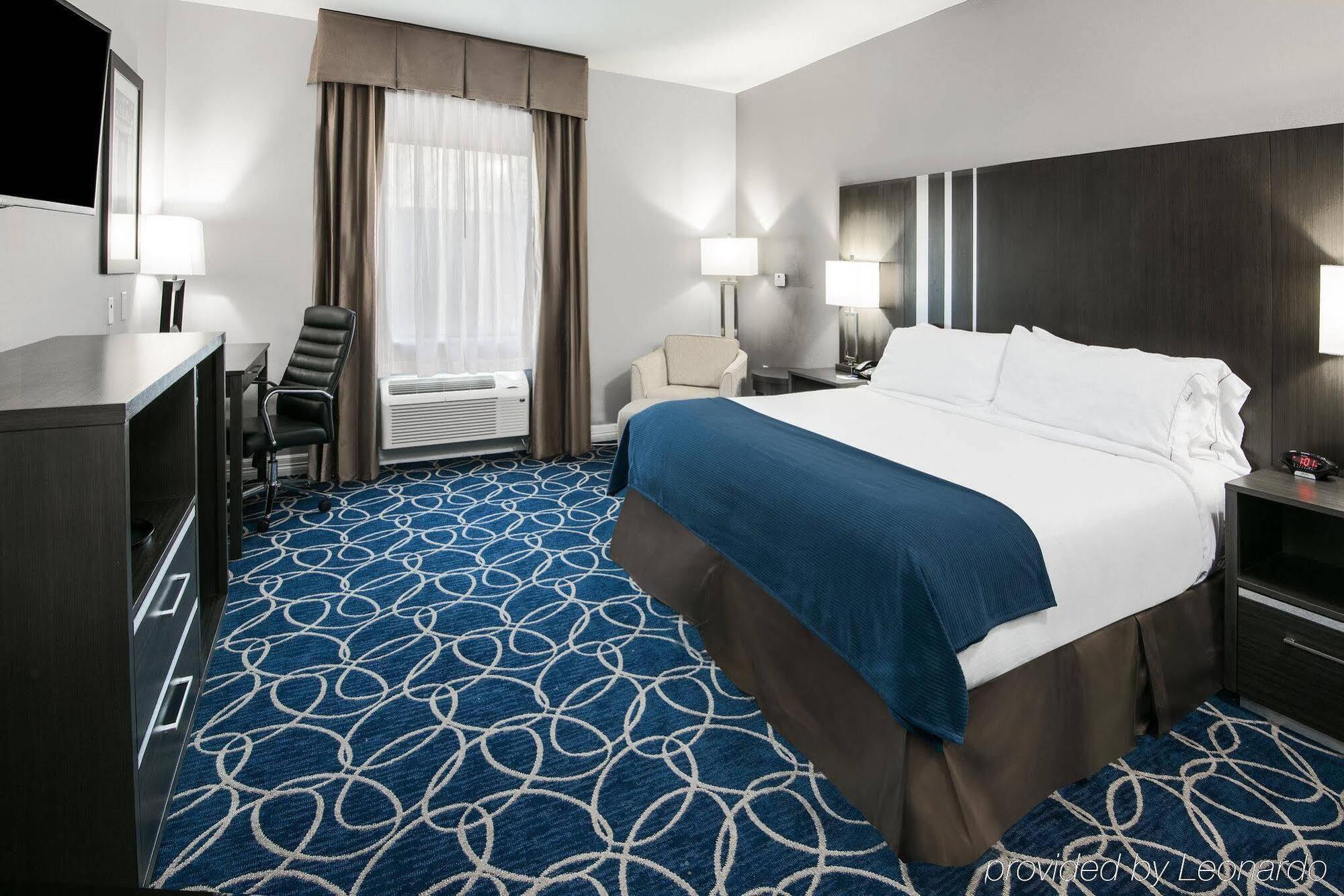 Holiday Inn Express And Suites Houston North - Iah Area By Ihg Exterior foto