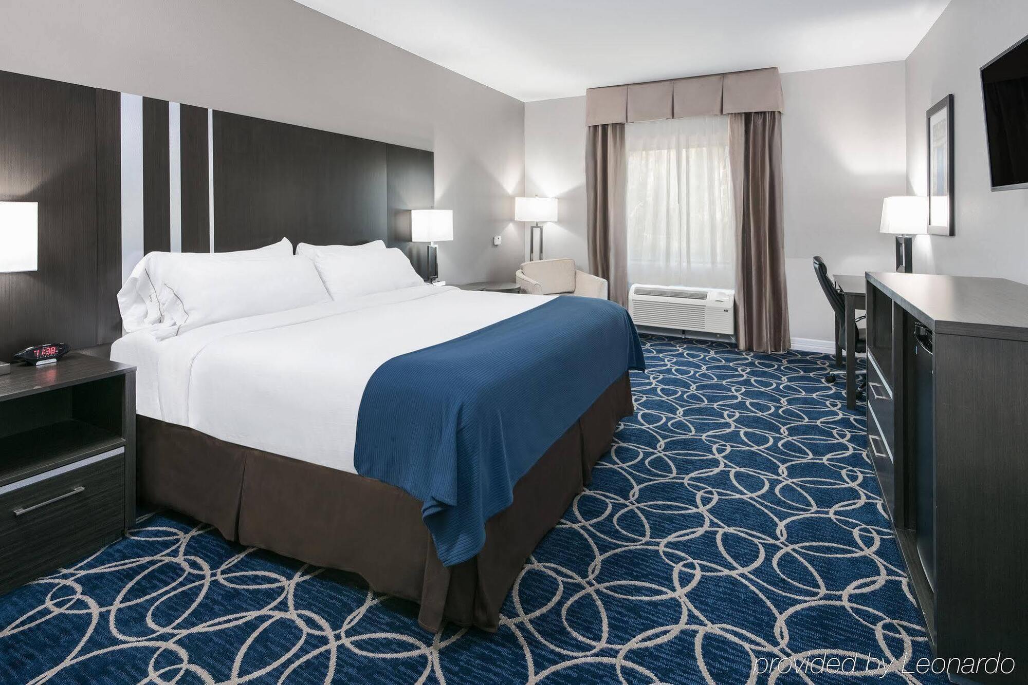 Holiday Inn Express And Suites Houston North - Iah Area By Ihg Exterior foto