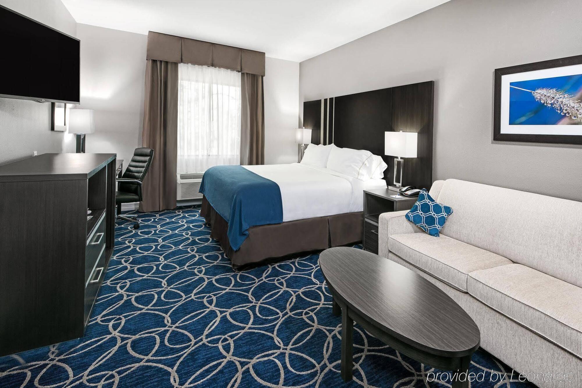 Holiday Inn Express And Suites Houston North - Iah Area By Ihg Exterior foto