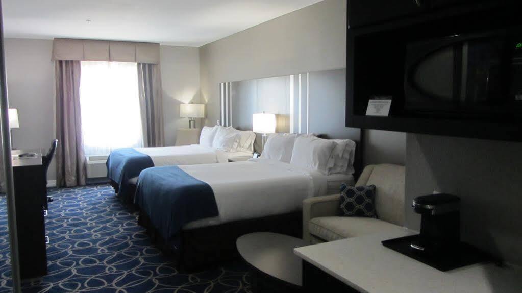 Holiday Inn Express And Suites Houston North - Iah Area By Ihg Exterior foto