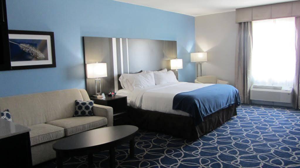 Holiday Inn Express And Suites Houston North - Iah Area By Ihg Exterior foto