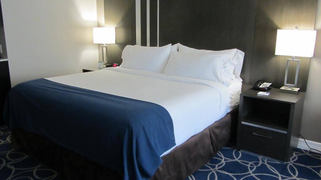 Holiday Inn Express And Suites Houston North - Iah Area By Ihg Exterior foto